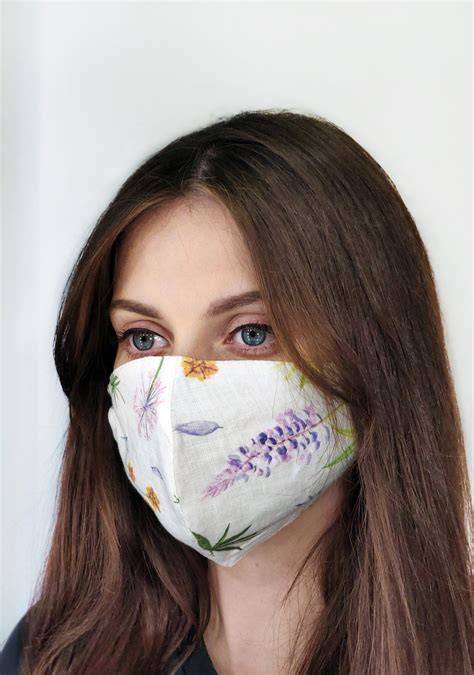 Mascarilla floral elegante para eventos