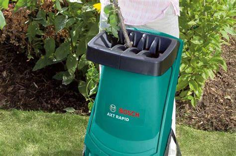 Biotrituradora Bosch AXT Rapid 2000 en jardín
