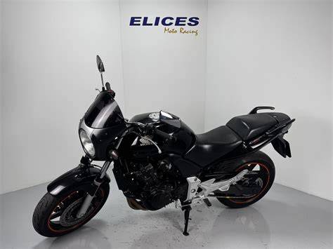 Acceso al airbox de Honda CBF 600N