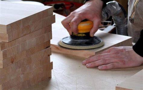 Preparación y lijado de madera antes de teñir