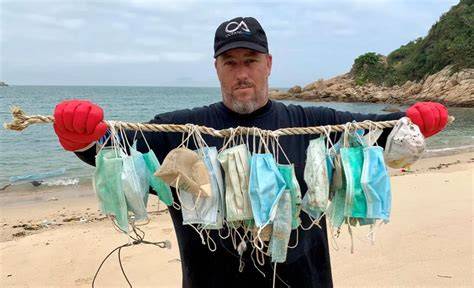 Campaña PezcarillasNo contra mascarillas en el mar