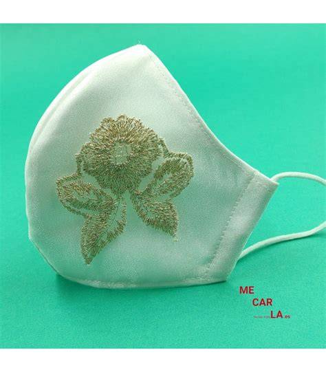 Mascarilla de tela bordada con logotipo
