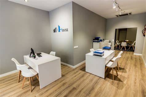 Fachada de oficina inmobiliaria en Chantada