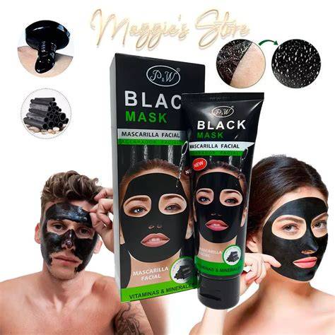 Aplicación de mascarilla negra facial