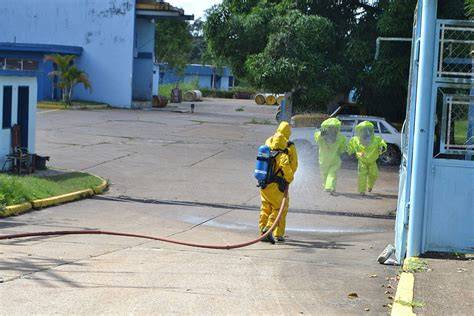 bomberos descontaminación fuga de cloro