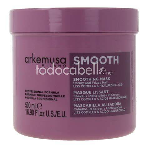 Mascarilla alisadora aplicada sobre cabello húmedo