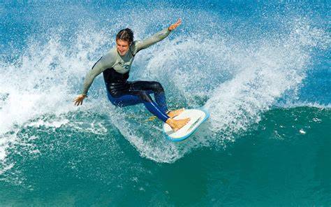 Mascarillas de surf reutilizables sobre una tabla