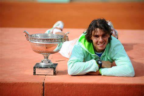 Rafael Nadal con mascarilla rosa en Roland Garros
