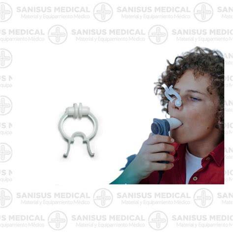 Pinza nasal colocada en mascarilla