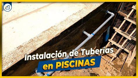 tubería piscina dañada cerca skimmer