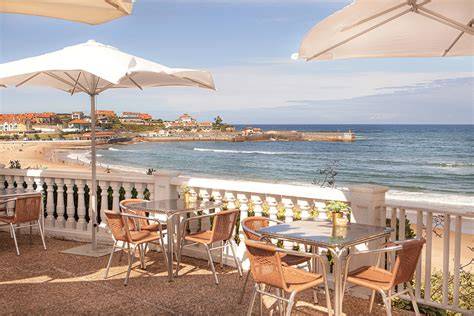 Terraza del Hotel Joseín en Comillas