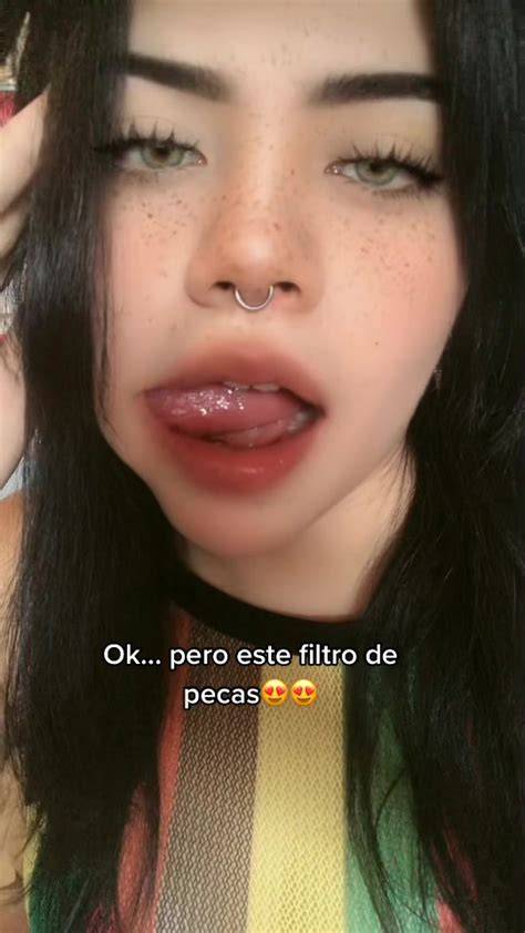 Persona usando filtro de pecas en TikTok
