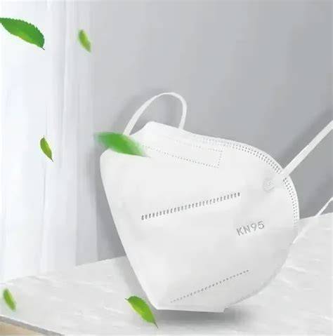 Tapabocas KN95 blanco con capas filtrantes