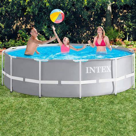 Piscina redonda Prism Frame instalada jardín