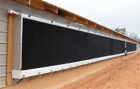Distribución de agua sobre panel evaporativo