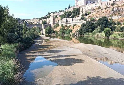 Caudal del río Tajo a su paso por Toledo