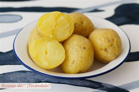 patatas cocidas en agua fría