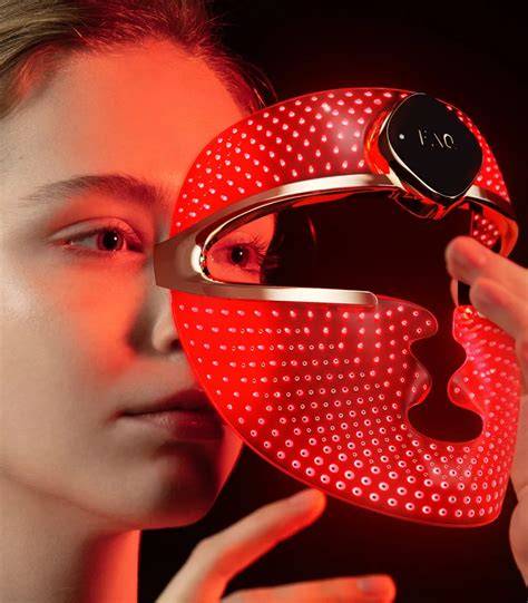 Máscara LED Foreo FAQ 202 sobre el rostro