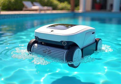 Robot limpiafondos trabajando en piscina