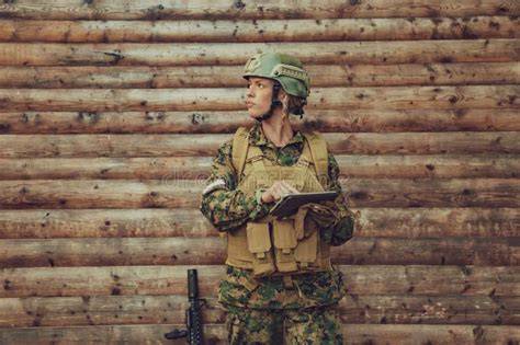 Soldado usando Purificador contra enemigos
