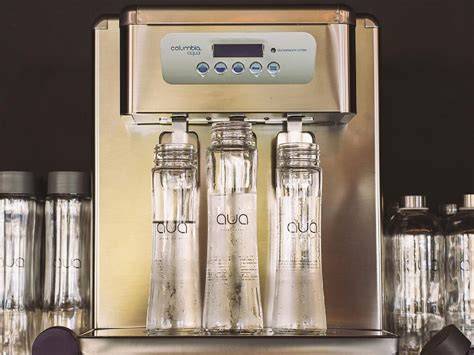Máquina Purify dispensando agua filtrada