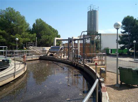 Depuradora de La Pobla de Lillet y río Llobregat