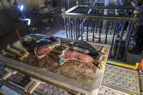 análisis antropológico de restos óseos en catedral