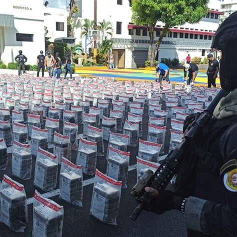 Decomiso de cocaína líquida en contenedor