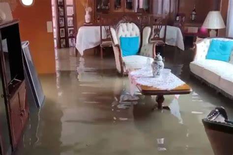 Vivienda inundada con deshumidificador