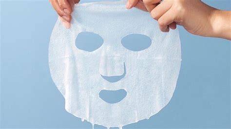 Aplicación de mascarilla facial de tela
