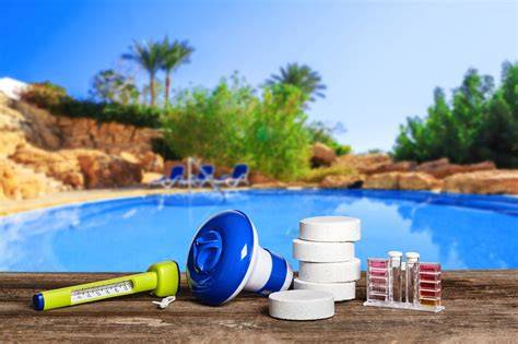 Tratamiento de piscina con cloro granulado