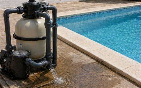 Depuradora funcionando con piscina cubierta