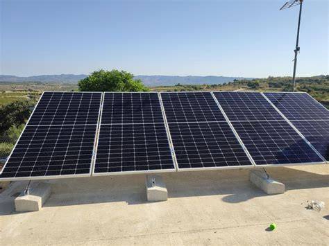 Paneles solares en depuradora de Pinedo