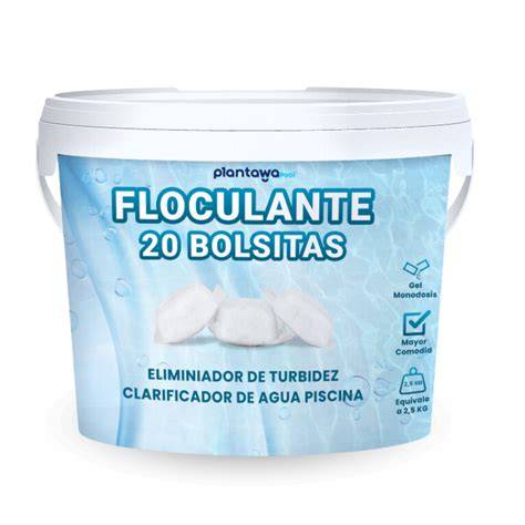 capa blanca de floculante en piscina