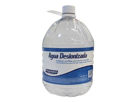 Agua desionizada para laboratorio
