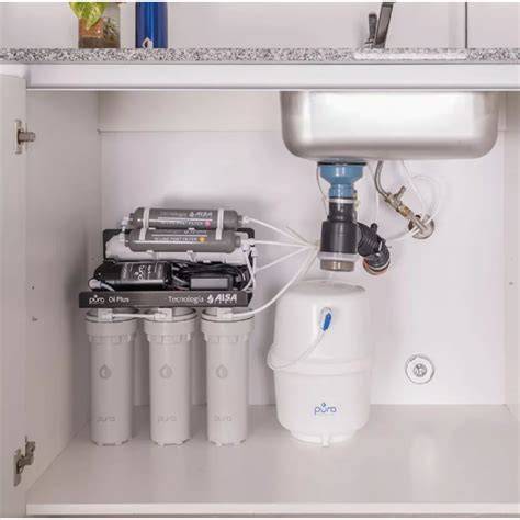 Purificador de agua instalado en cocina