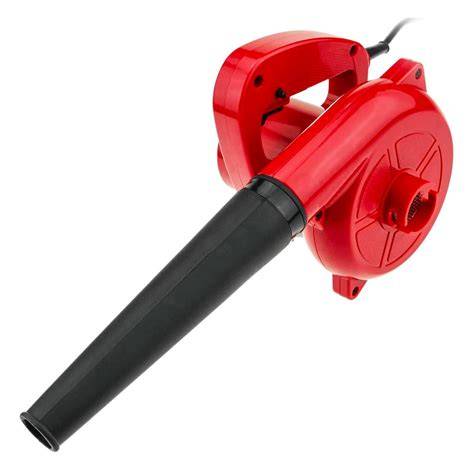 soplador eléctrico limpiando unidad interior