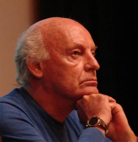 Eduardo Galeano retrato y libro