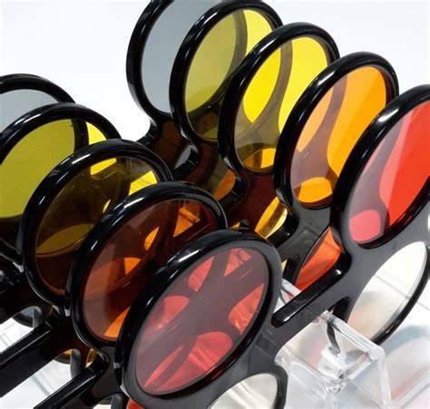 Gafas con filtros selectivos para fotofobia