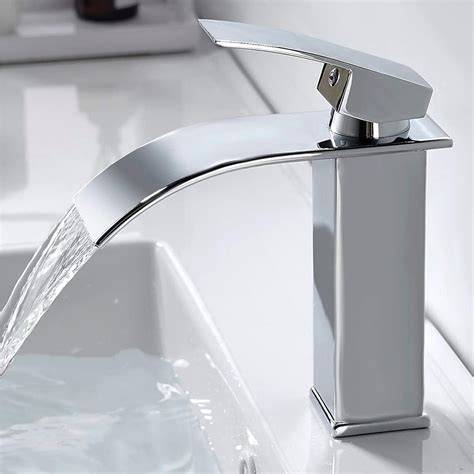 Grifo moderno integrado en cocina