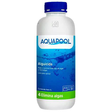 Aplicación de alguicida en piscina